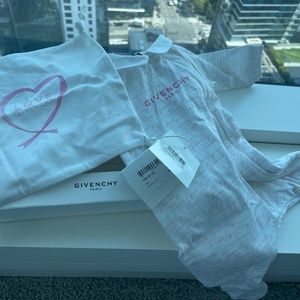 Givenchy Newborn Gift Set. 2(pieces)
